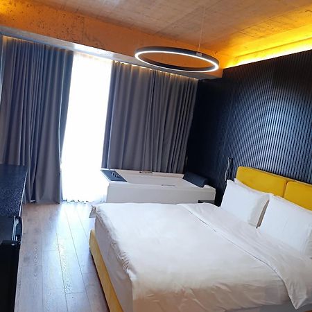 Toka Hotel Restaurant Udenisht 외부 사진