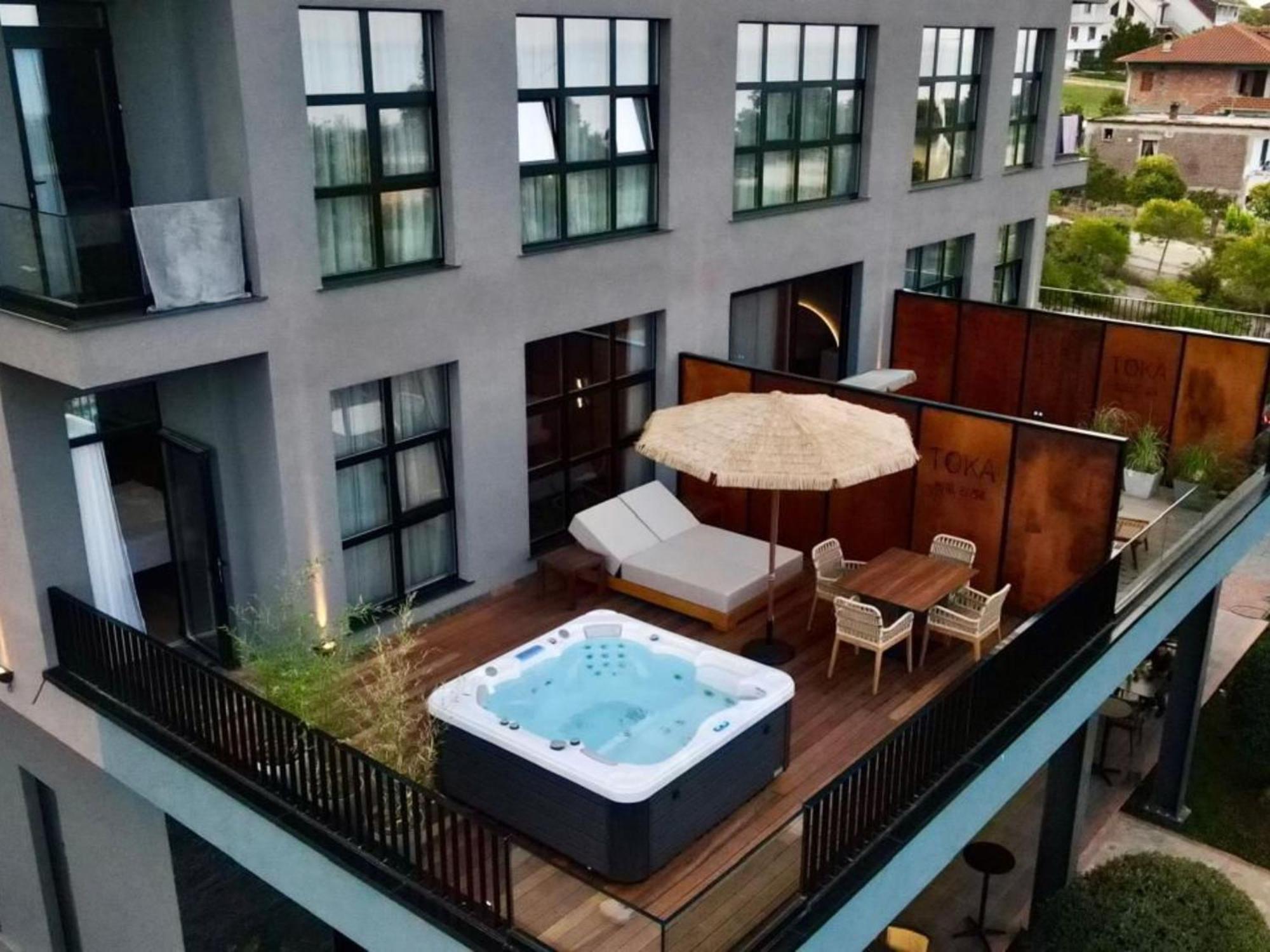 Toka Hotel Restaurant Udenisht 외부 사진