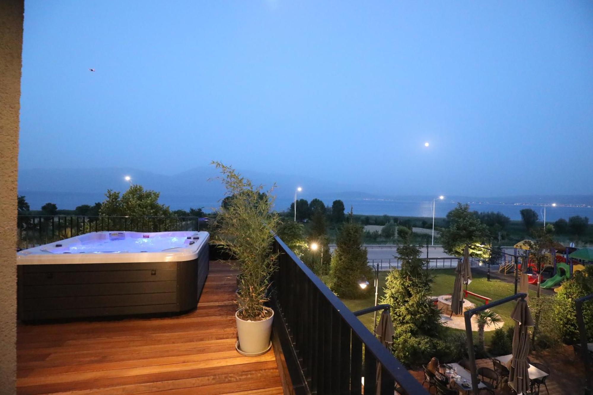 Toka Hotel Restaurant Udenisht 외부 사진