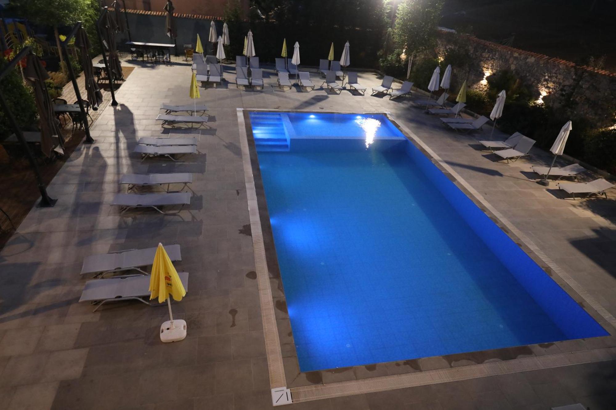 Toka Hotel Restaurant Udenisht 외부 사진