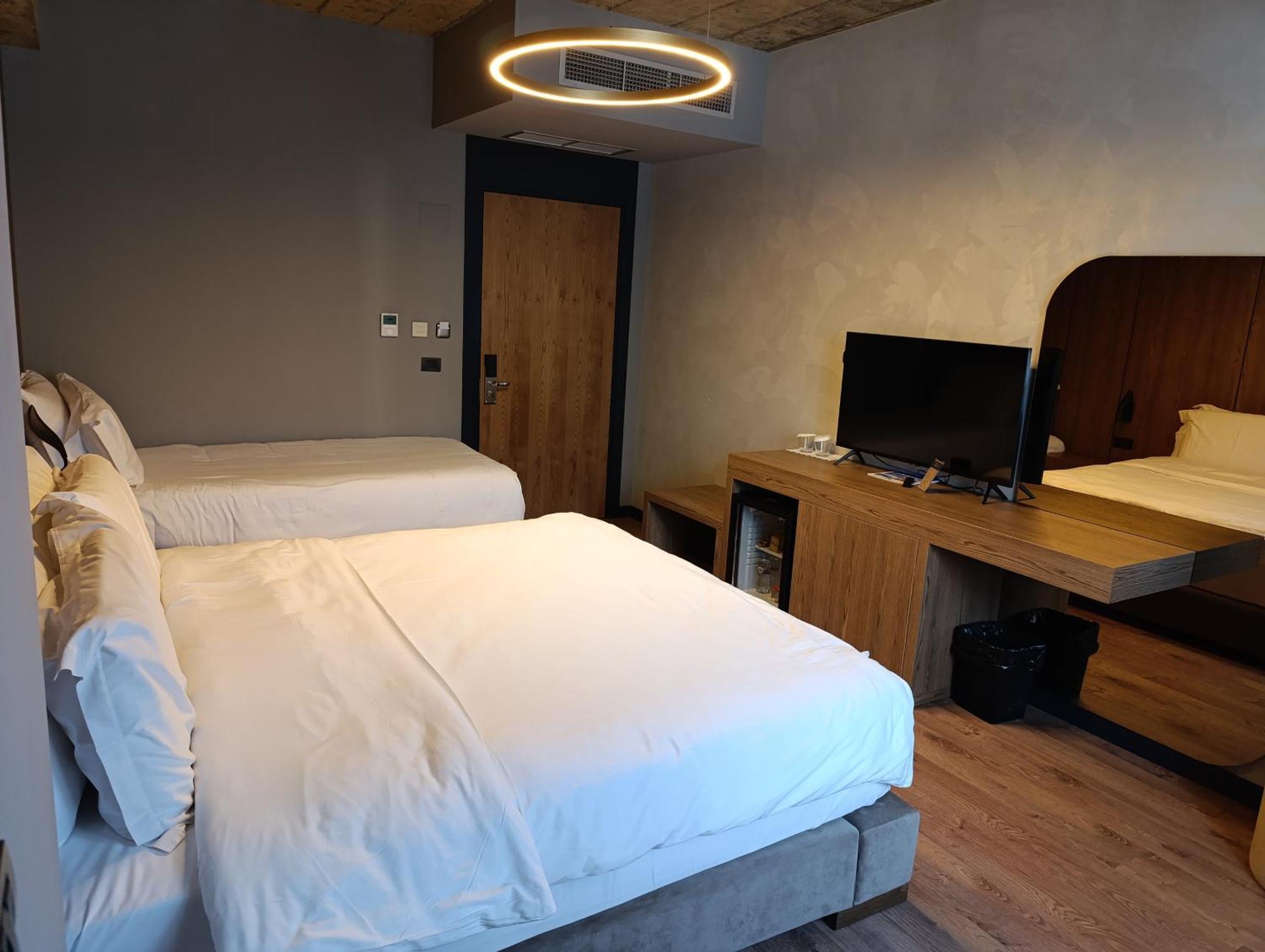 Toka Hotel Restaurant Udenisht 외부 사진