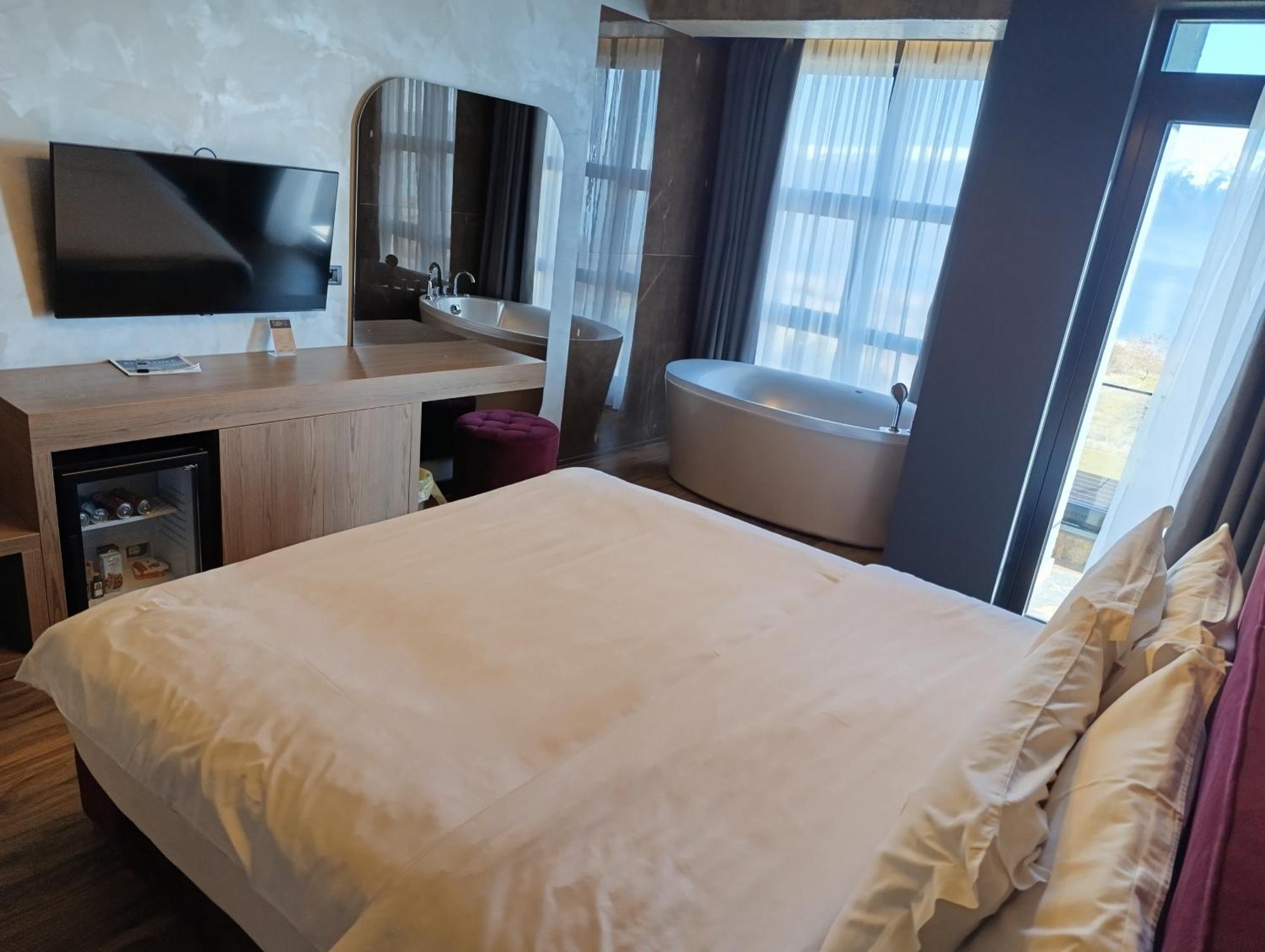 Toka Hotel Restaurant Udenisht 외부 사진