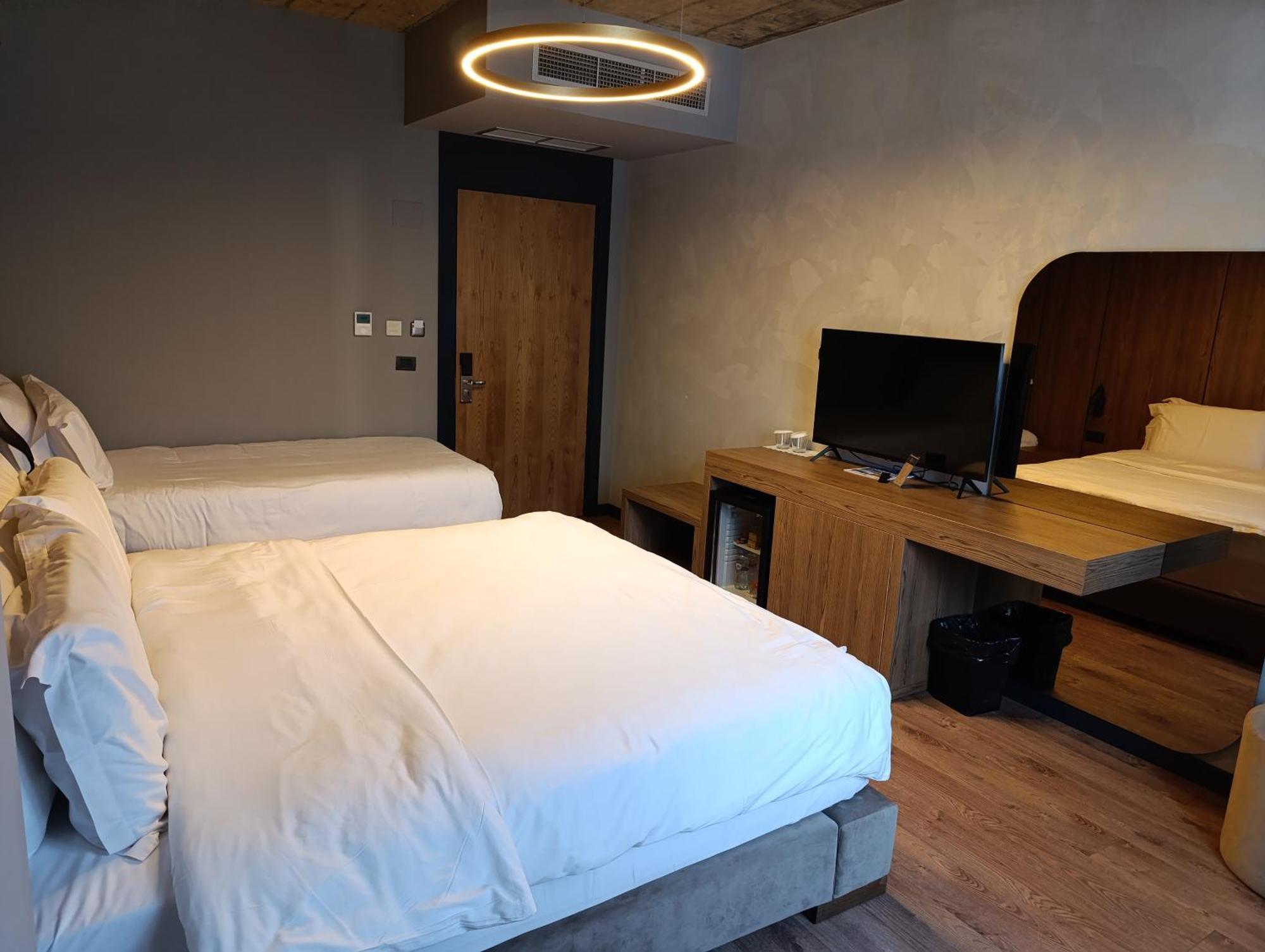 Toka Hotel Restaurant Udenisht 외부 사진