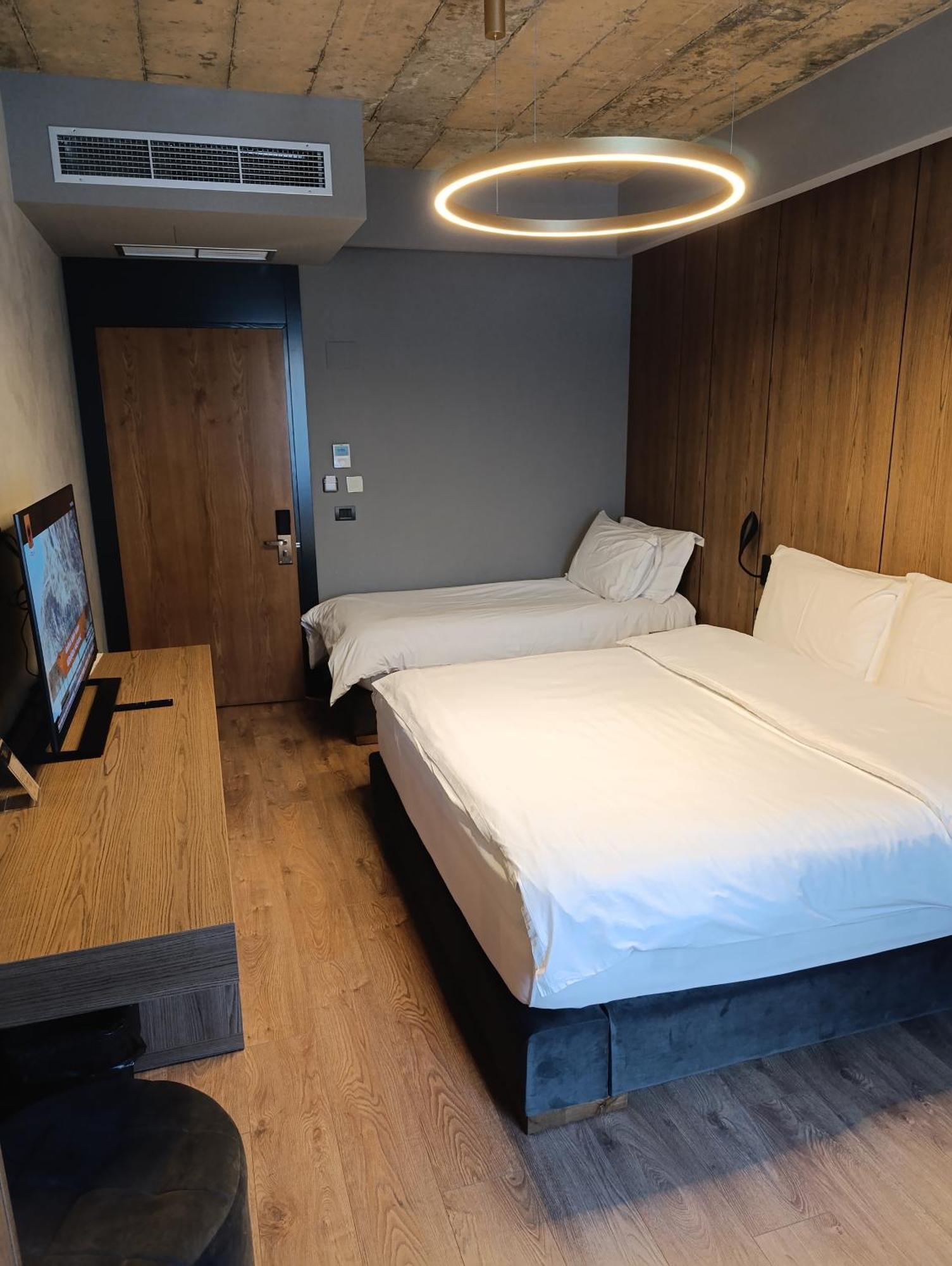 Toka Hotel Restaurant Udenisht 외부 사진