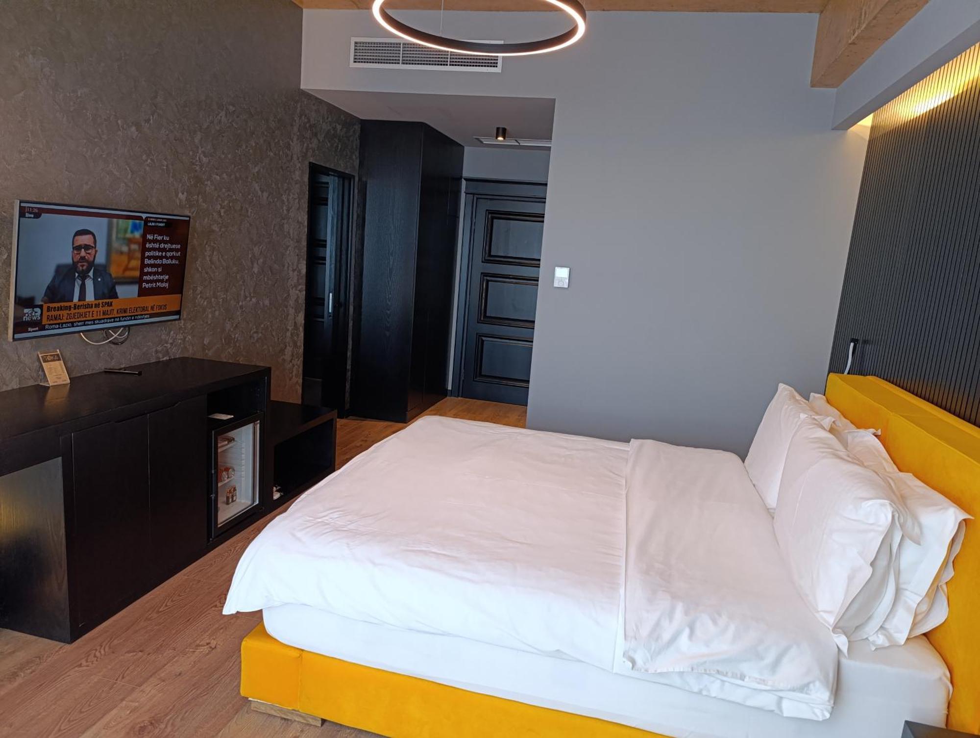 Toka Hotel Restaurant Udenisht 외부 사진