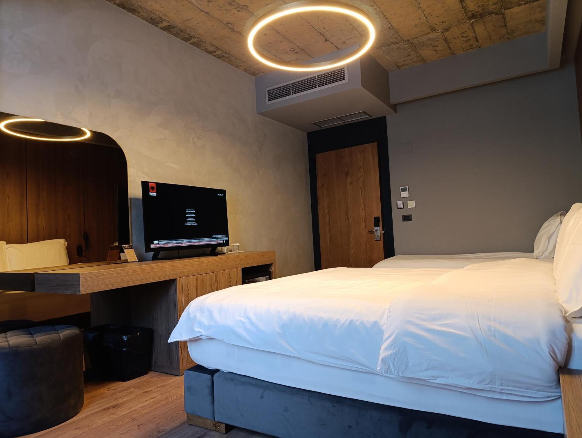 Toka Hotel Restaurant Udenisht 외부 사진