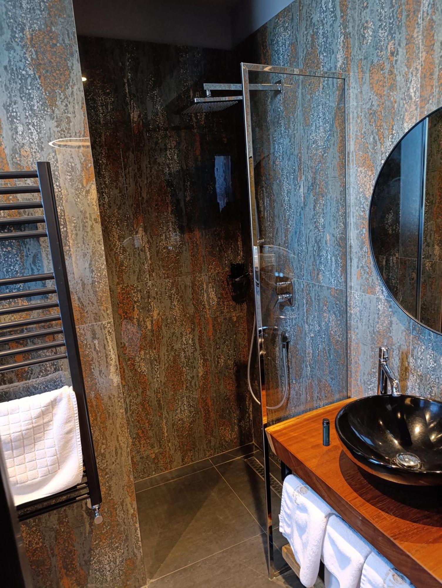 Toka Hotel Restaurant Udenisht 외부 사진